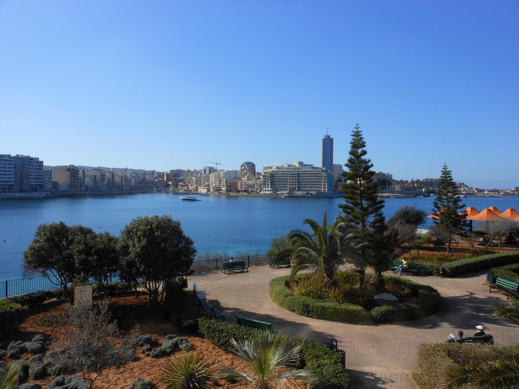 Apartment With Stunning Seaviews スリーマ エクステリア 写真