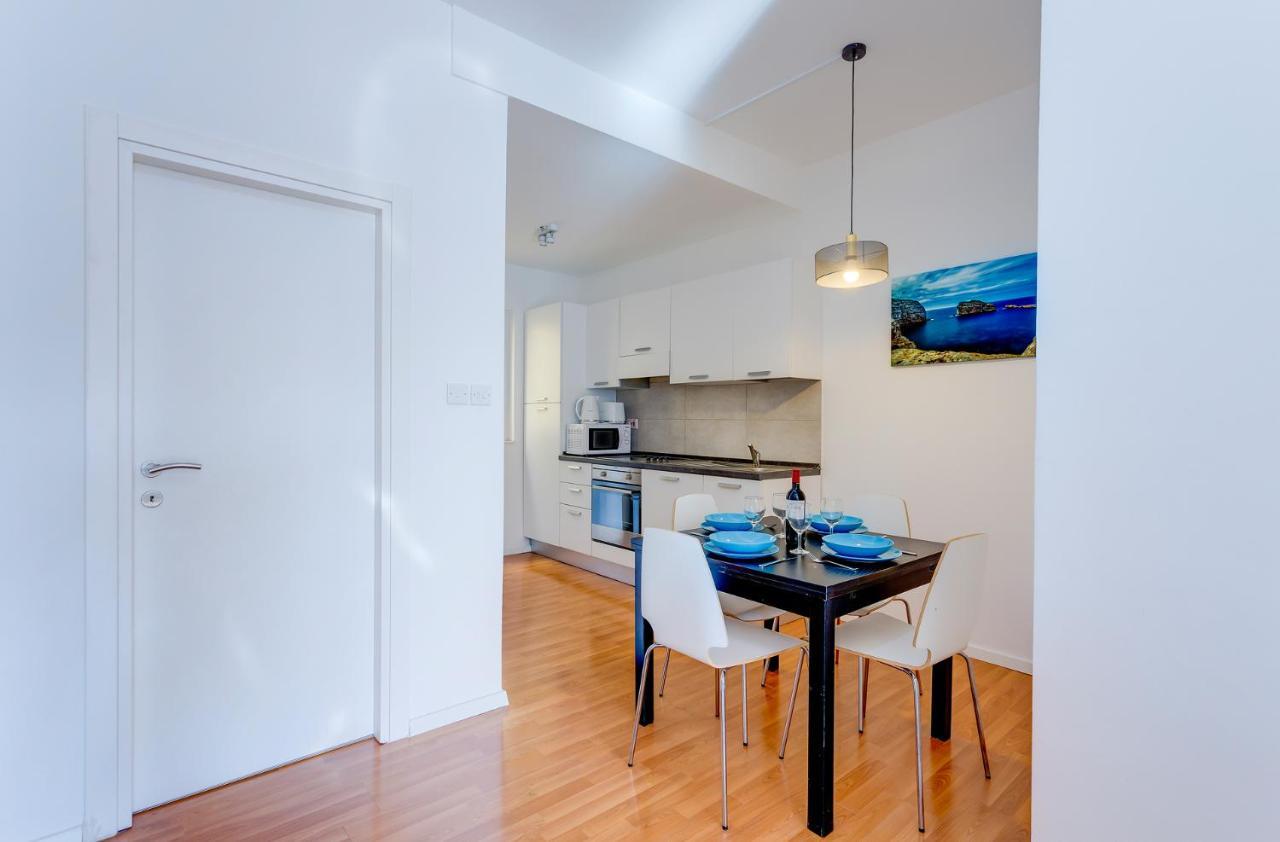 Apartment With Stunning Seaviews スリーマ エクステリア 写真