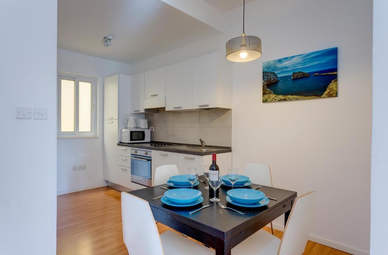 Apartment With Stunning Seaviews スリーマ エクステリア 写真