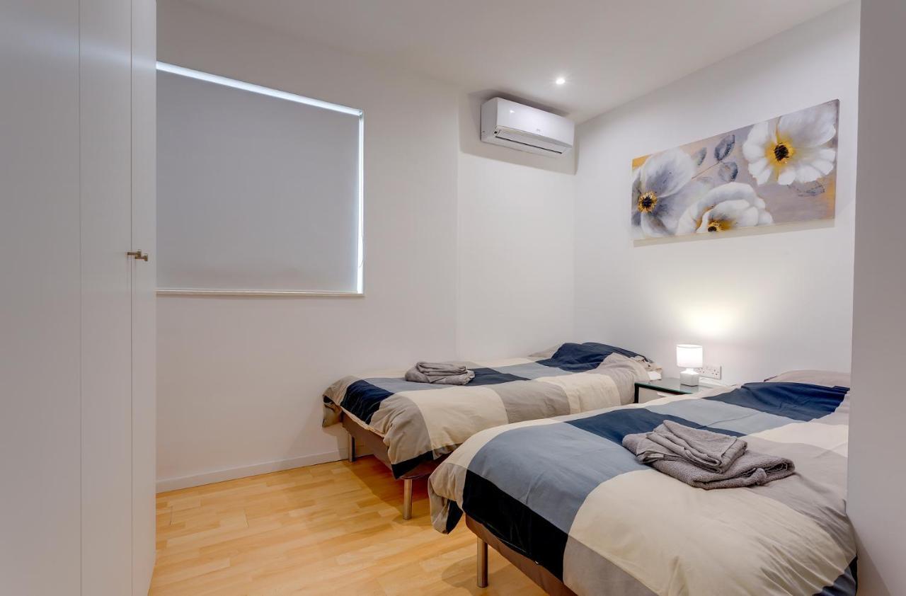 Apartment With Stunning Seaviews スリーマ エクステリア 写真