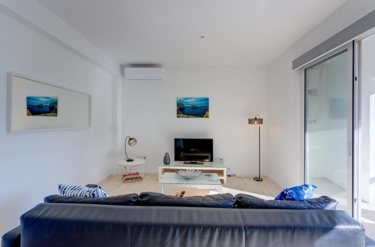 Apartment With Stunning Seaviews スリーマ エクステリア 写真