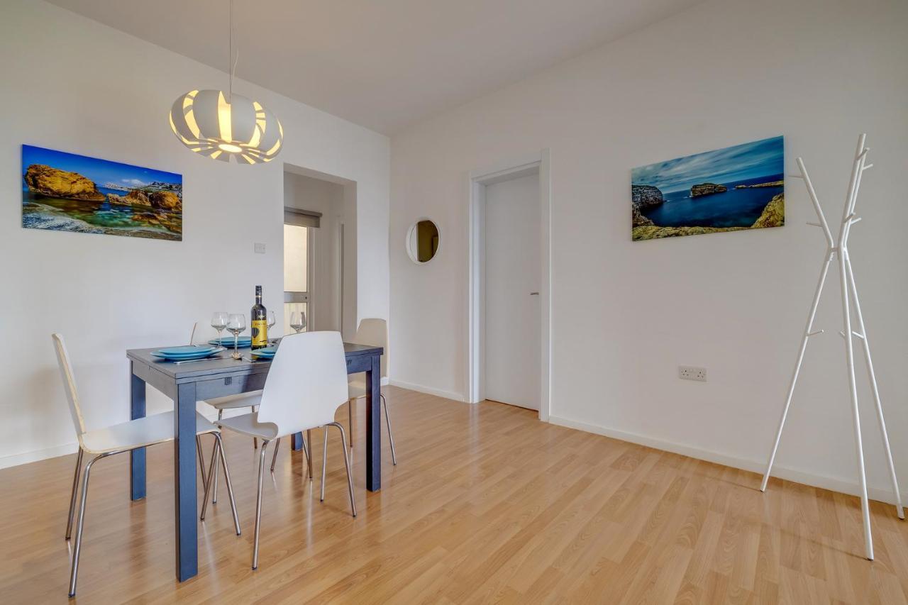 Apartment With Stunning Seaviews スリーマ エクステリア 写真